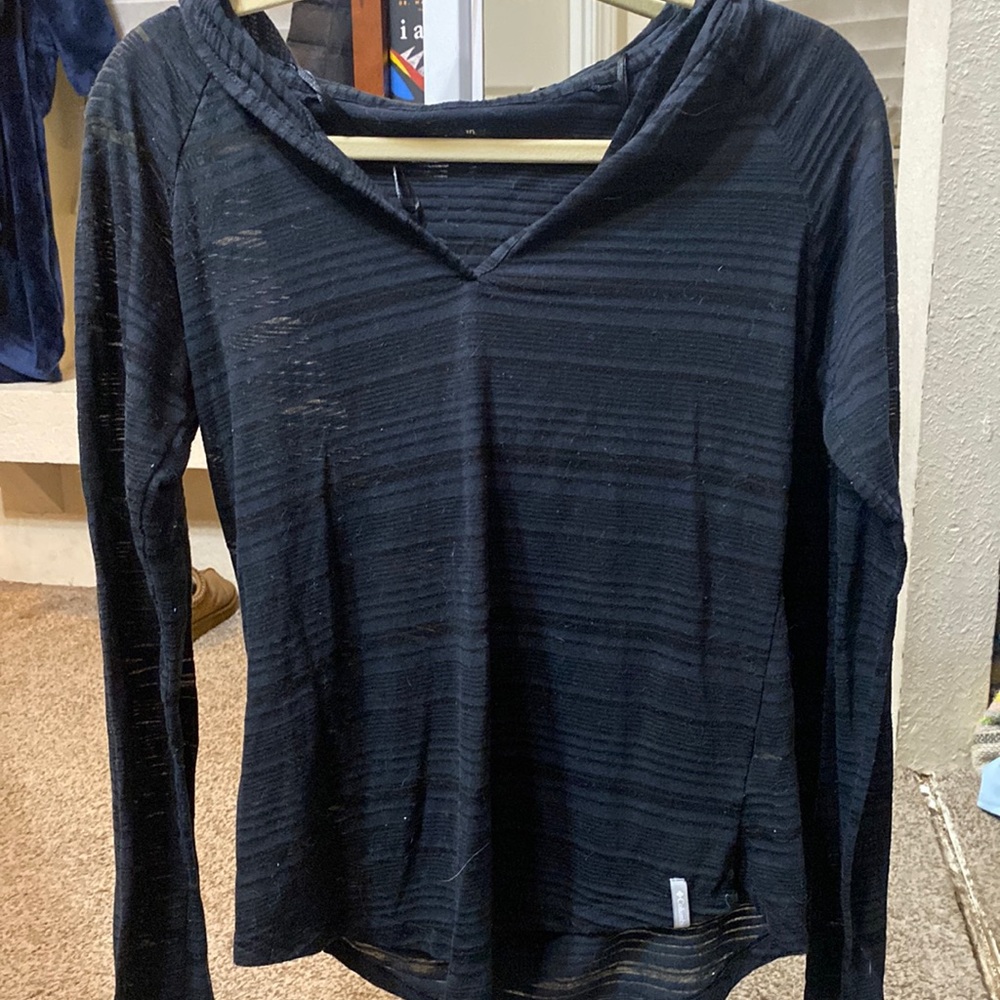 Columbia thin v-neck sweater